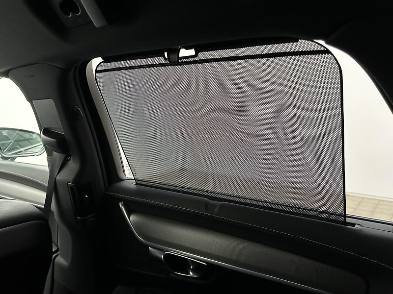 Volvo V90 2.0 D5 4x4 R-Design - fotka 26 z 30