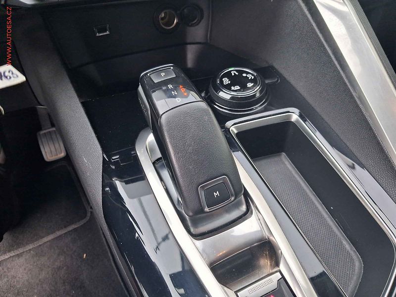 Peugeot 3008 (2018) 1.5 HDi, Active, AT, navi - fotka 14 z 17
