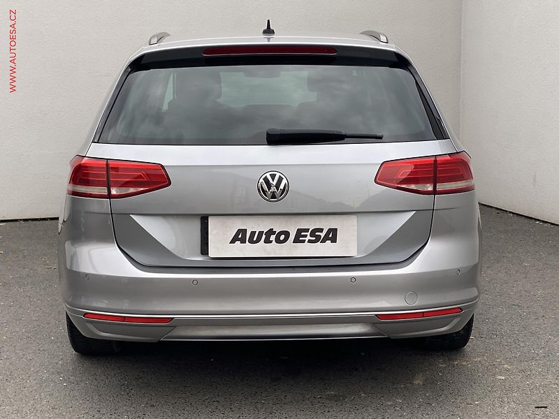 Volkswagen Passat (2018) 2.0 TDi, Comfortline, DSG - fotka 5 z 18