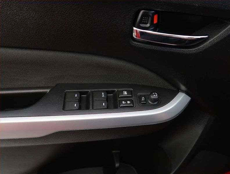 Suzuki Vitara (2015) Elegance 1.4 BoosterJet, 4X4 - fotka 23 z 23