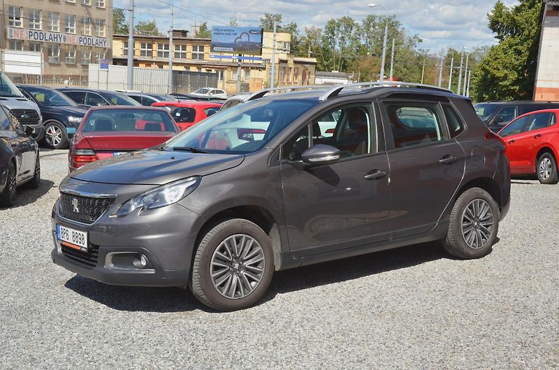 Peugeot 2008 (2017) 1.2 PT 60kW KLIMA / TAŽNÉ - fotka 3 z 28