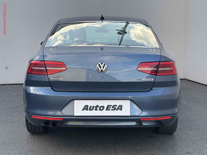 Volkswagen Passat (2015) 1.8TSi, ČR, LED, navi, kamera - fotka 5 z 18