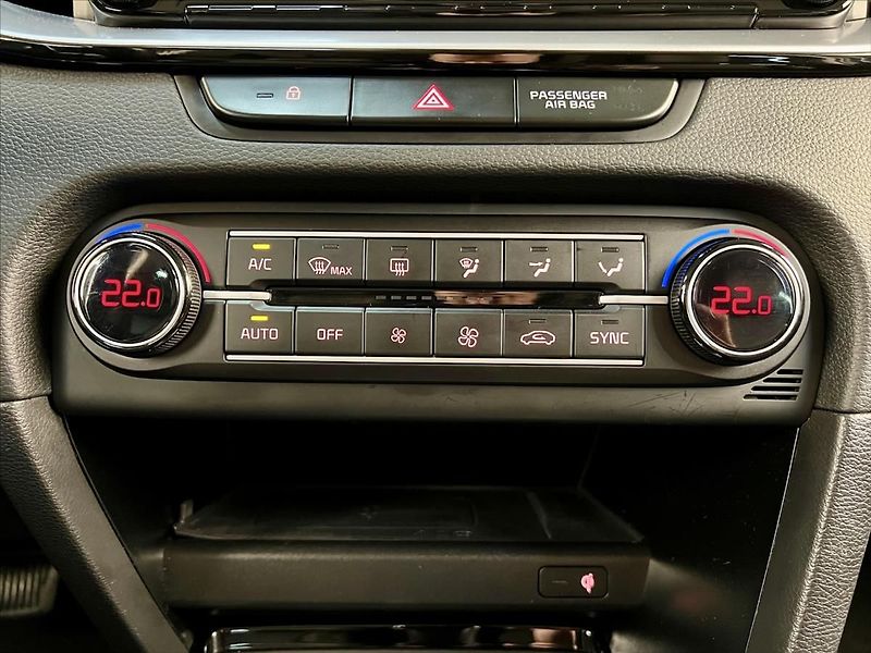 Kia Ceed 1.6 CRDi 100 KW 7DCT EXCLUSIVE - fotka 20 z 24