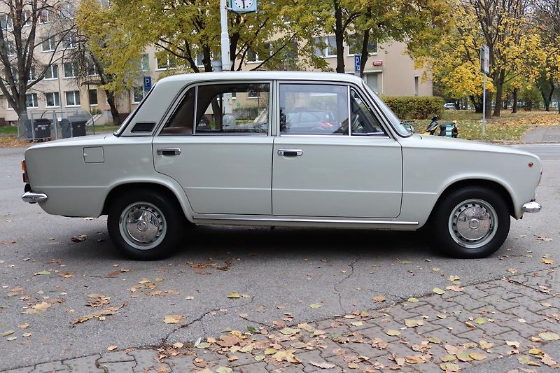 Fiat 124 1974 FIAT 124 SERIE III - fotka 9 z 50