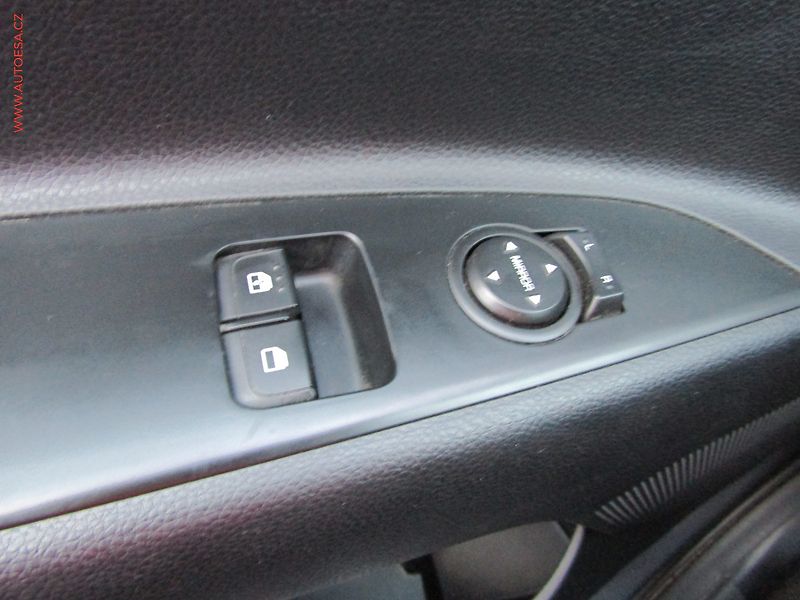 Kia Rio (2022) 1.2i, ČR, AC - fotka 13 z 16