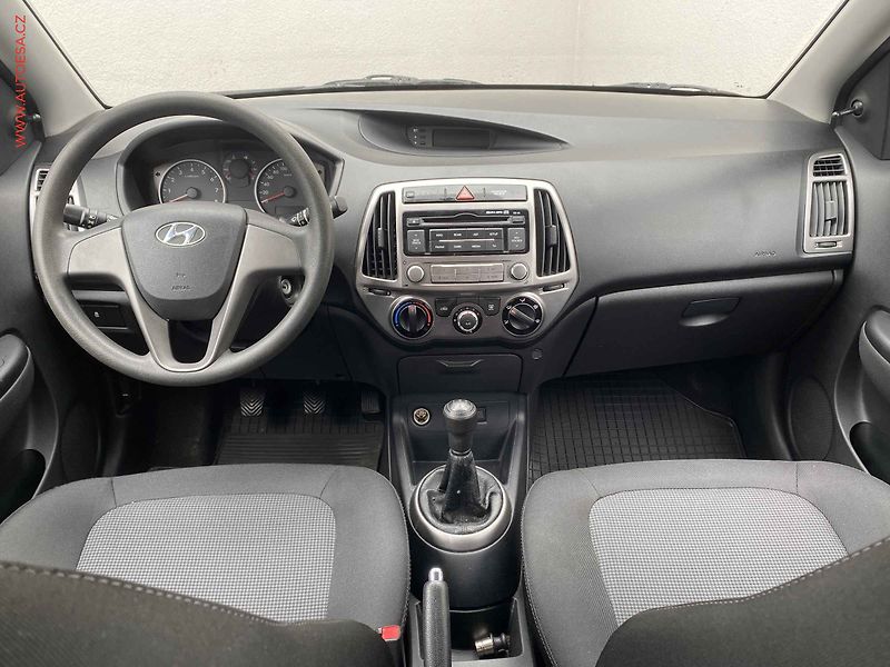 Hyundai i20 (2013) 1.2i, ČR, AC - fotka 8 z 15
