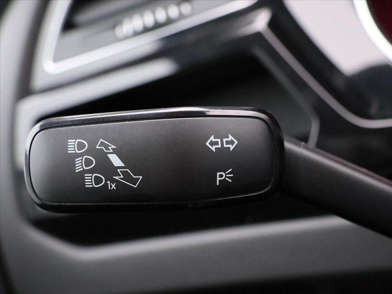 Volkswagen Touran 2,0 TDI DSG Highline 7Míst DPH - fotka 21 z 41
