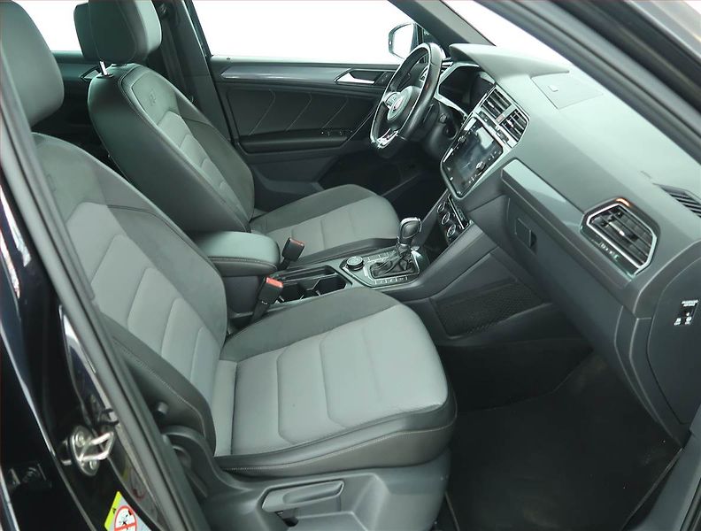 Volkswagen Tiguan (2018) R-Line 2.0 TSI - fotka 9 z 17