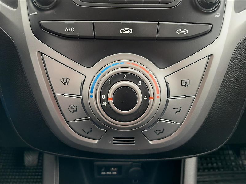 Hyundai ix20 1,4i16V 66 kW - fotka 35 z 48