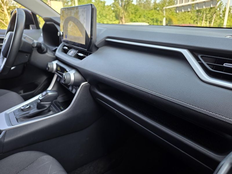 Toyota RAV4 2.0-4x4-AUT-1.MAJITEL-ZÁRUKA - fotka 39 z 40
