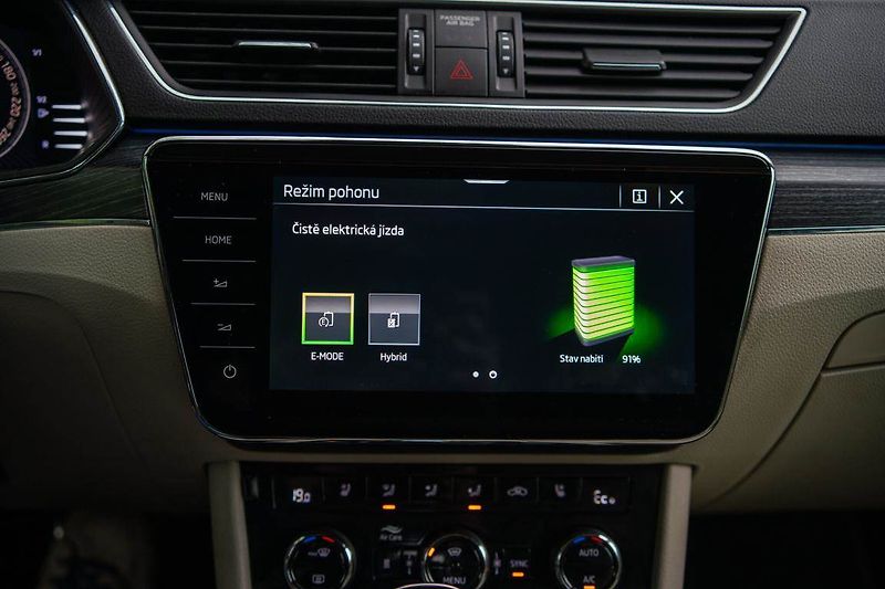 Škoda Superb (2020) iV 1.4 TSI PHEV, ČR, AUTOMAT - fotka 24 z 32