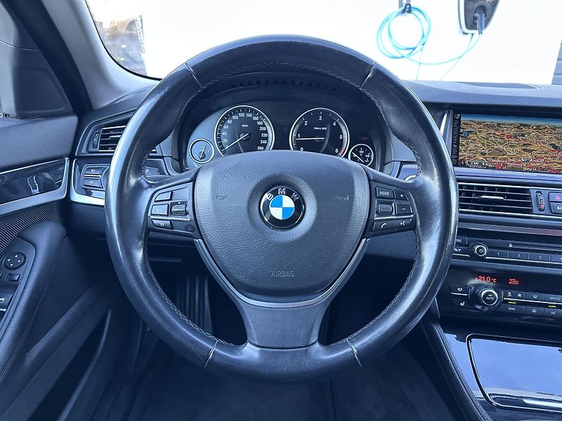 BMW Řada 5 520d Touring A/T - fotka 10 z 19