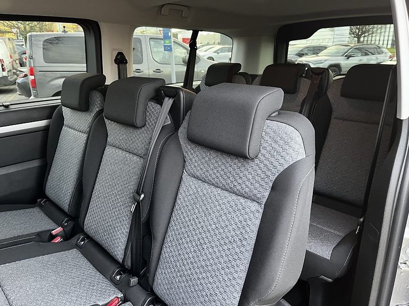 Toyota ProAce Verso 2.0D 8AT Family ODBĚR 1/2027 - fotka 14 z 31