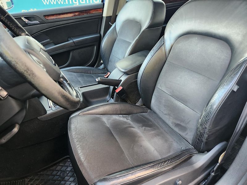 Škoda Superb 2.0-PRAV.SERVIS-TOP VÝBAVA - fotka 31 z 37