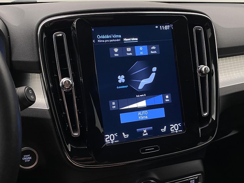 Volvo XC40 T3 MOMENTUM AUT REZERVACE - fotka 38 z 43