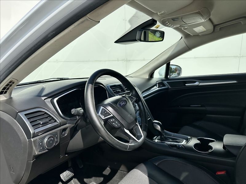 Ford Mondeo 2,0 TDCi Navi Kamera Kůže LED - fotka 14 z 40