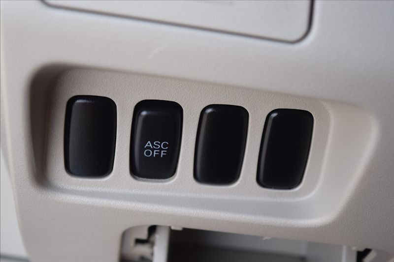 Mitsubishi Outlander 2,2 d 115KW TAŽNÉ 7MÍST 4X4 - fotka 37 z 51