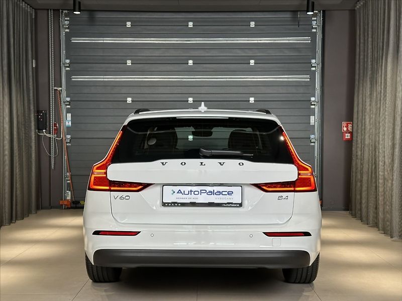 Volvo V60 (2026) 2,0 B4  Core - fotka 5 z 38
