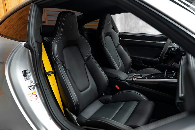 Porsche 911 Turbo S - fotka 18 z 22