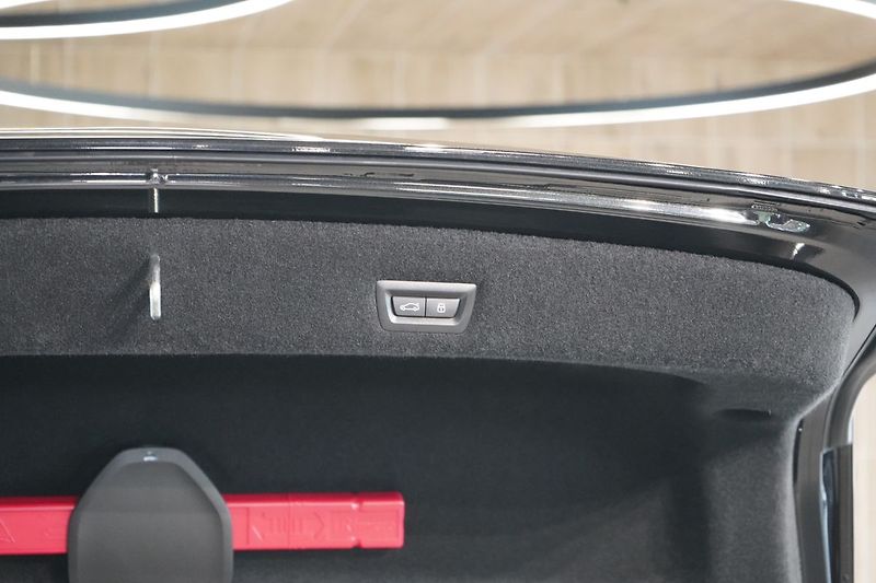 BMW Řada 7 750e xDrive,Televize,EL. dveře - fotka 14 z 50
