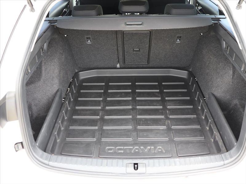 Škoda Octavia 2,0 TDI 85kW Ambition CZ - fotka 10 z 32