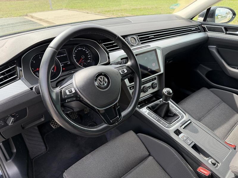 Volkswagen Passat 2.0 TDI MASÁŽ NAVIGACE TAŽNÉ - fotka 11 z 40