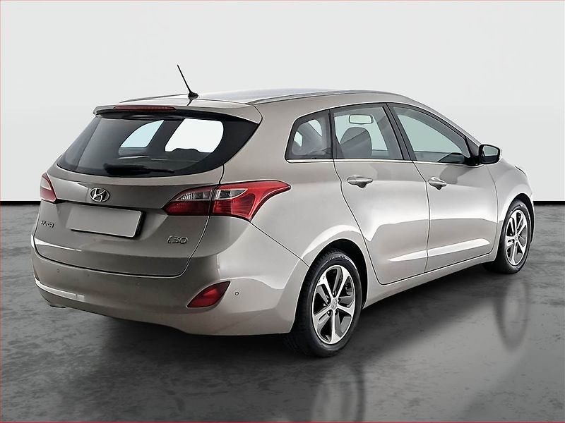 Hyundai i30 (2015) Weekend 1.6 GDI, Serv.kniha - fotka 5 z 19