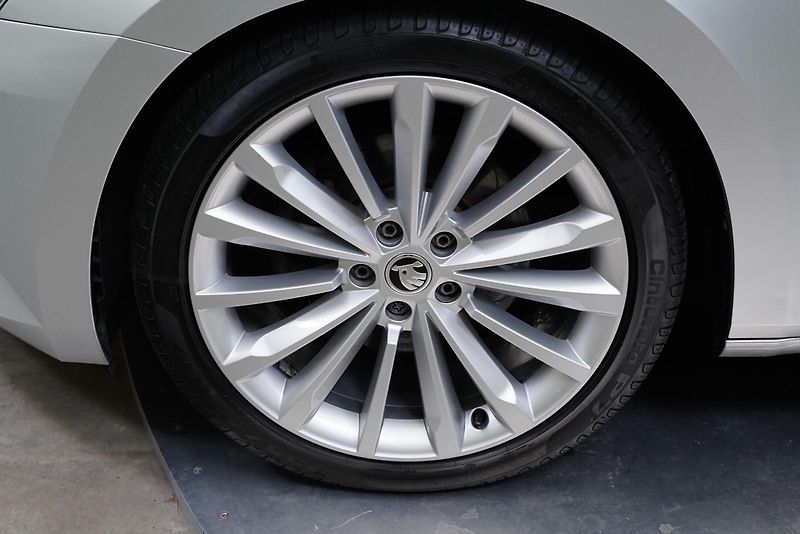 Škoda Superb - fotka 10 z 27