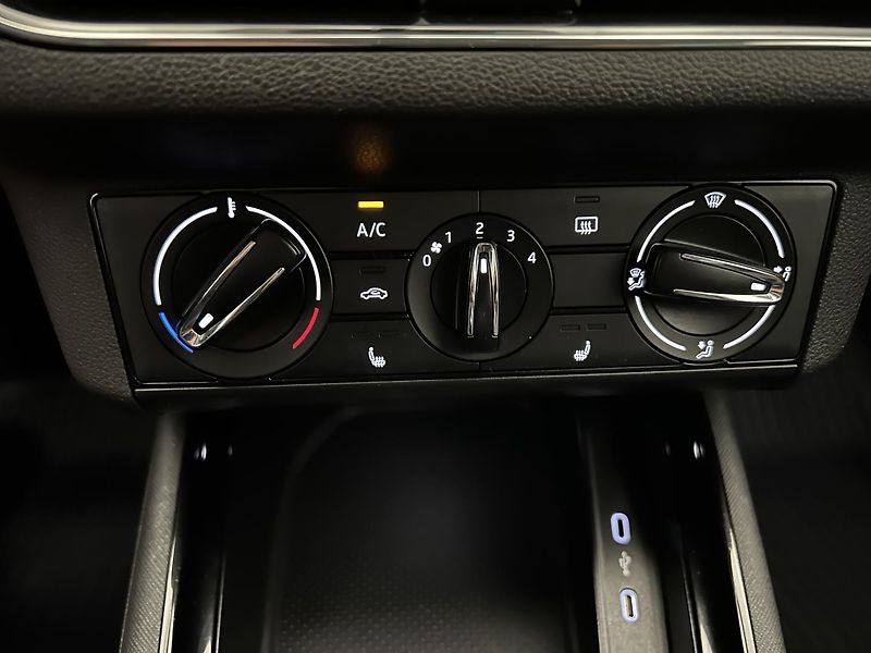 Škoda Scala 1.0 TSI Ambition - fotka 13 z 22