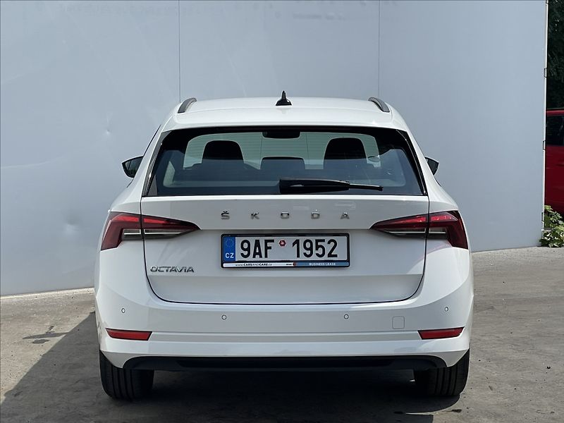 Škoda Octavia 2,0 TDI Combi Ambition Plus - fotka 23 z 24
