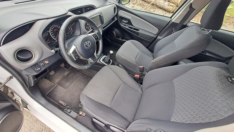 Toyota Yaris 1.0 VVTi Comfort REZERVACE - fotka 17 z 23