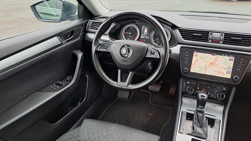 Škoda Superb 1.6 CRTDI DSG Comfort+Panorama - fotka 16 z 32