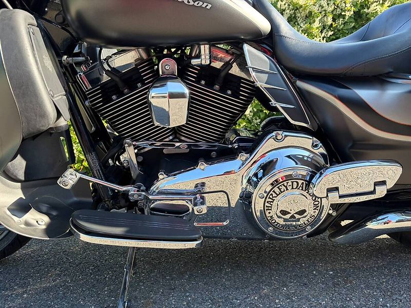 Harley-Davidson FLHX Street Glide (2012) - fotka 16 z 17