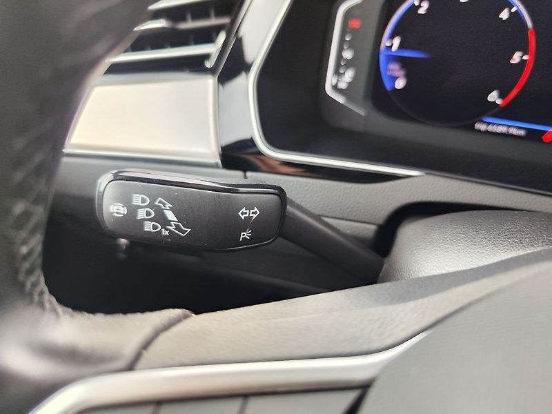 Volkswagen Passat 2.0 TDI/110kW Elegance - fotka 30 z 34