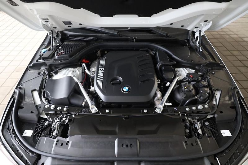 BMW Řada 5 540d xDrive Touring - fotka 9 z 18