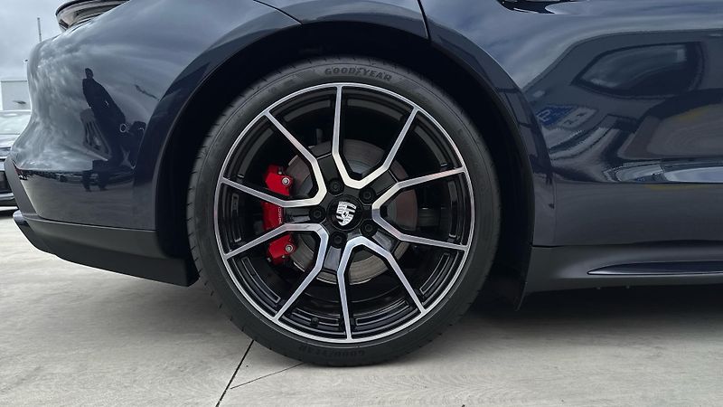 Porsche Taycan 4S - fotka 11 z 25