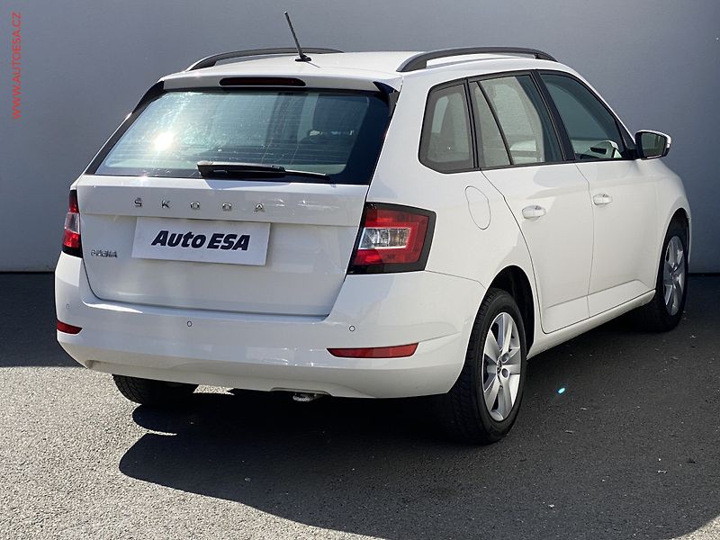 Škoda Fabia (2020) 1.0 TSi, ČR, Ambition, park - fotka 4 z 16
