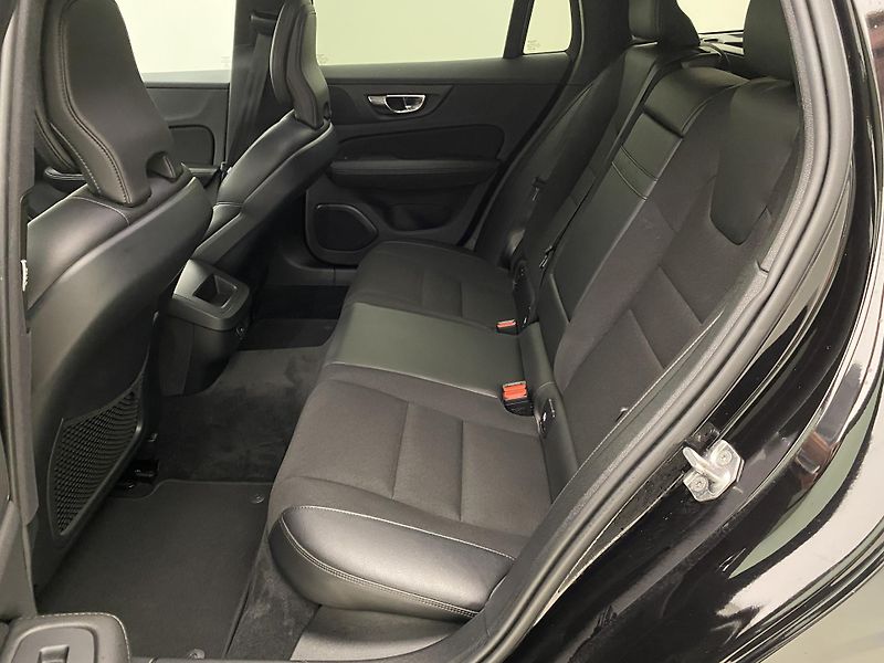 Volvo V60 D3 MOMENTUM AUT REZERVACE - fotka 5 z 39