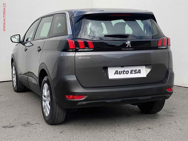 Peugeot 5008 (2023) 1.2 PT, Active, AT, LED, navi - fotka 6 z 20