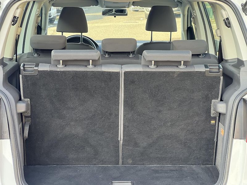 Volkswagen Touran 1.2TSi 77kw  7MÍST TEMPOMAT  - fotka 28 z 43