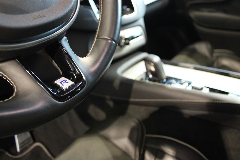 Volvo XC90 B5 AWD R Design PilotAssist/DP - fotka 14 z 32