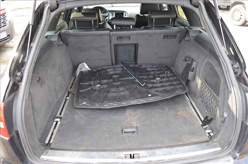 Audi A6 (2010) AVANT 3,0 TDI QUATTRO - fotka 30 z 31