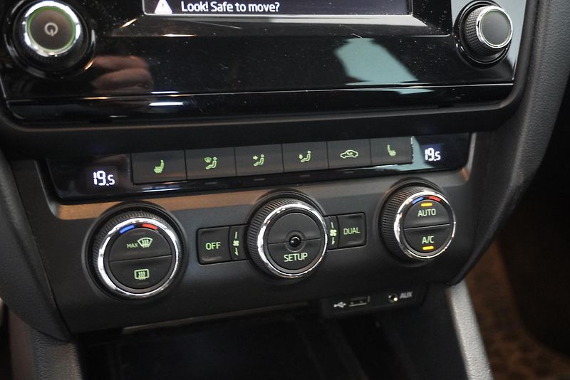 Škoda Octavia RS 2.0 TDi 135 kW MANUÁL - fotka 12 z 26