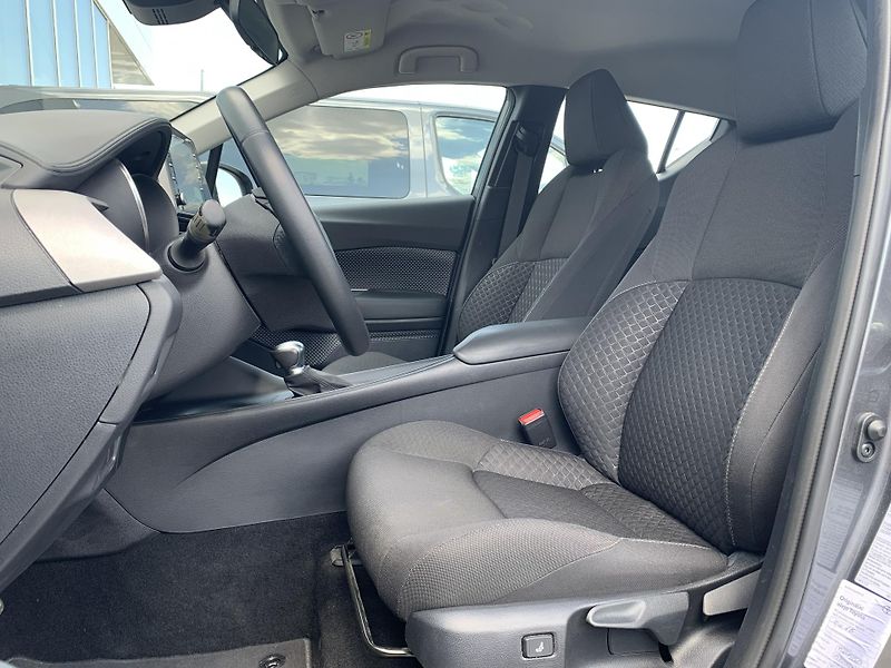 Toyota C-HR COMFORT 1,8 HYBRID 90kW AT - fotka 17 z 30