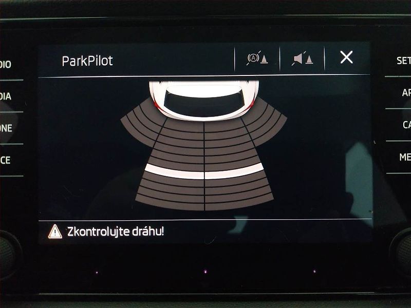 Škoda Karoq (2018) Ambition Plus 1.5 TSI - fotka 19 z 19