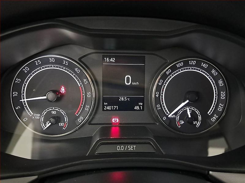 Škoda Scala (2019) 1.6 TDI, Tempomat - fotka 11 z 17