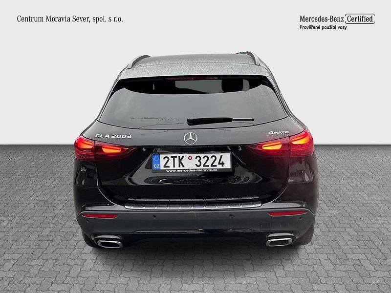 Mercedes-Benz GLA 200 d 4MATIC - fotka 4 z 16