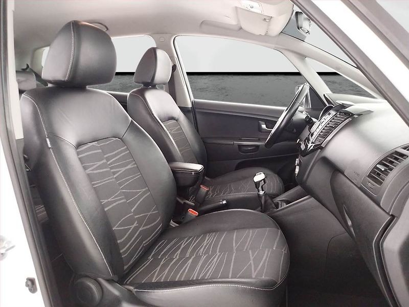 Kia Venga (2015) Exclusive 1.6 CVVT, ČR,1.maj - fotka 9 z 17
