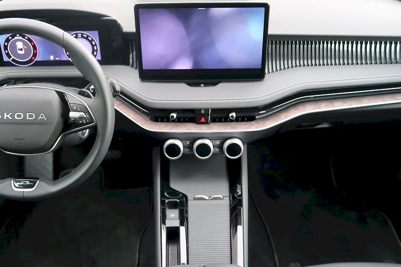 Škoda Superb (2025) L&K 2.0 TDI 142 kW 4x4 DSG - fotka 24 z 28