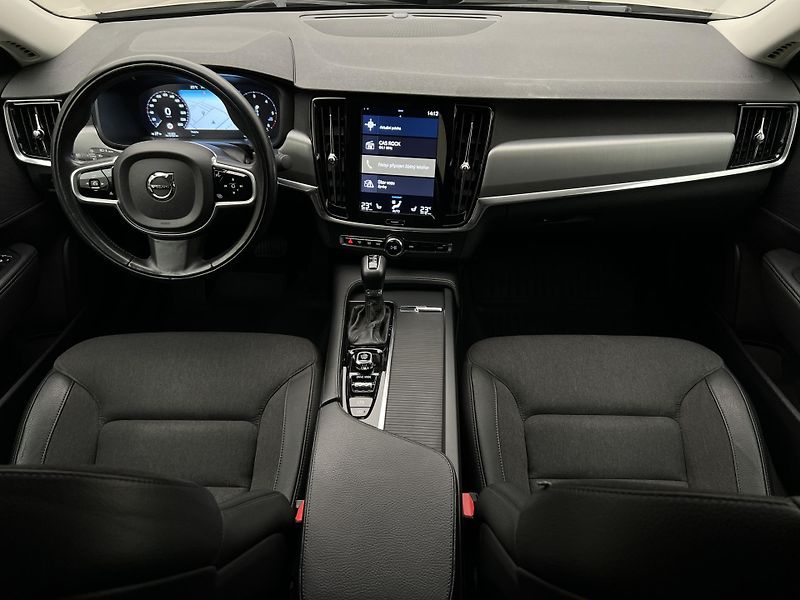 Volvo S90 D4 AWD MOMENTUM AUT - fotka 2 z 44